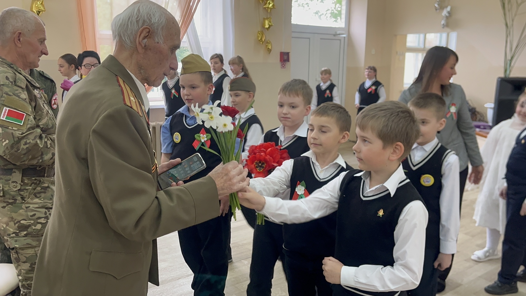 Поздравление ветеранов с 80-летием Великой Победы