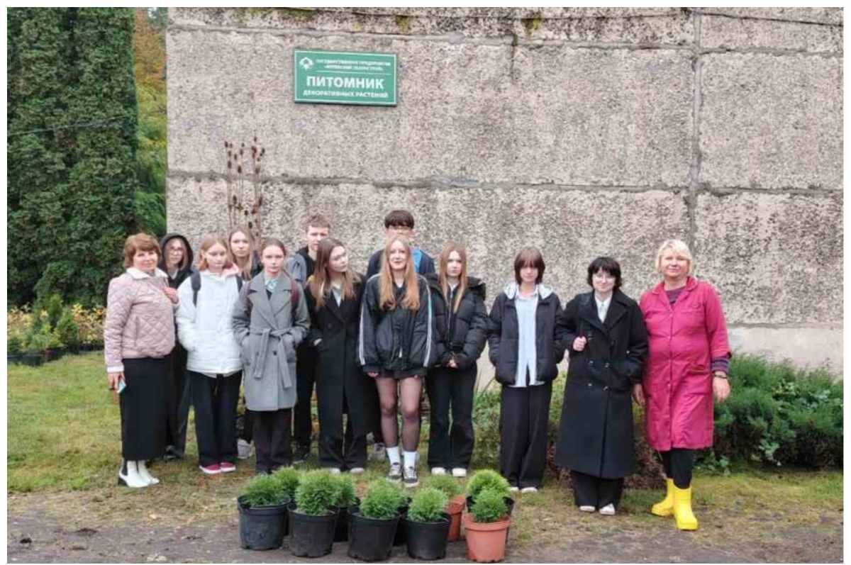 9 октября 2025 года для учащихся аграрных классов средней школы №30 г.Витебска была организована экскурсия в питомник государственного предприятия «Витебский Зеленстрой».