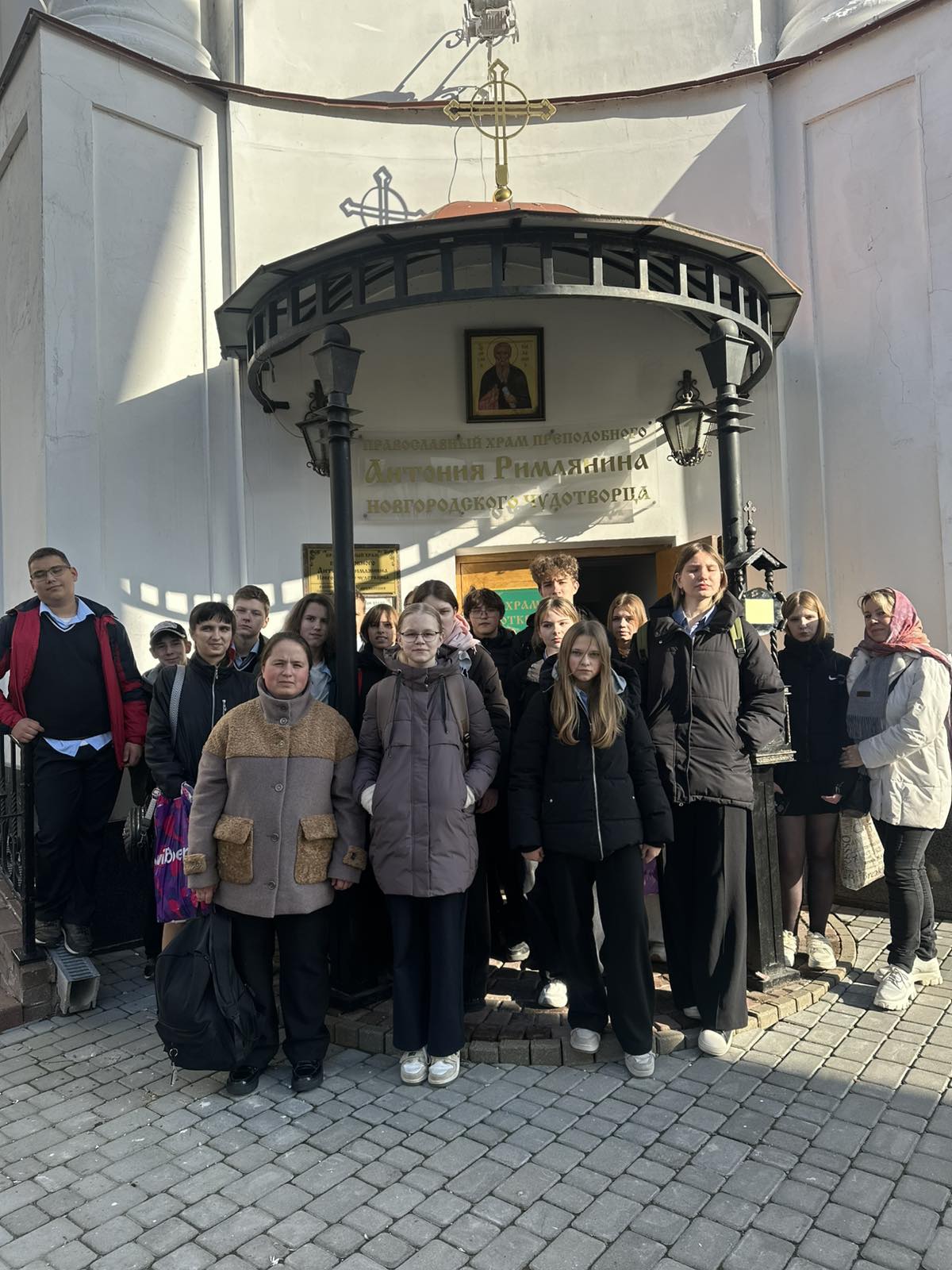 В рамках реализации проекта «Тепло семьи» для учащихся 9 Б класса организована экскурсия по православным храмам Витебска