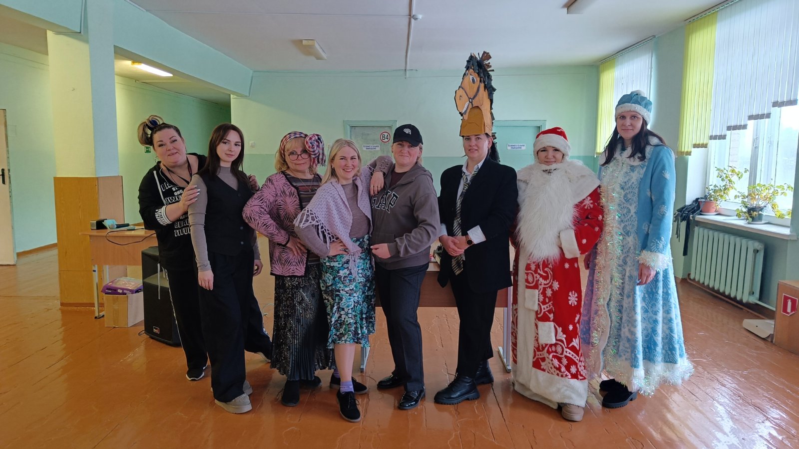 30 декабря профсоюзный комитет школы организовал для работников праздничную новогоднюю поздравительную программу, которая стала добрым подарком к праздникам