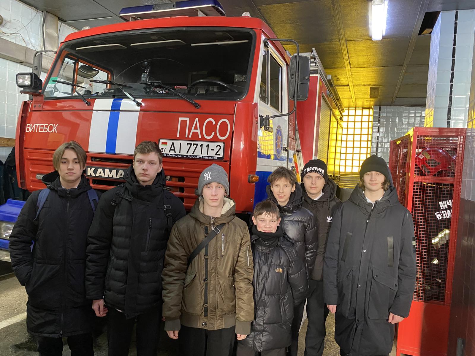 С целью профориентации учащиеся средней школы №30 г.Витебска имени М.И.Маценко посетили пожарный аварийно-спасательный отряд»Витязь» Витебского областного управления МЧС, где познакомились с профессией спасателя.