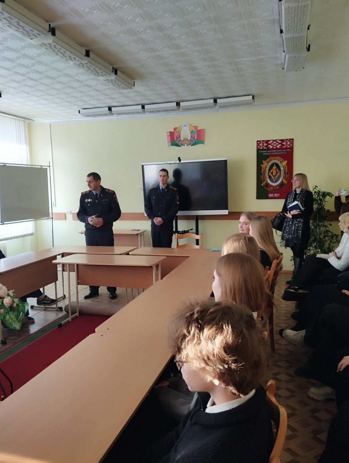 Профориентационная встреча учащихся с курсантами академии МВД