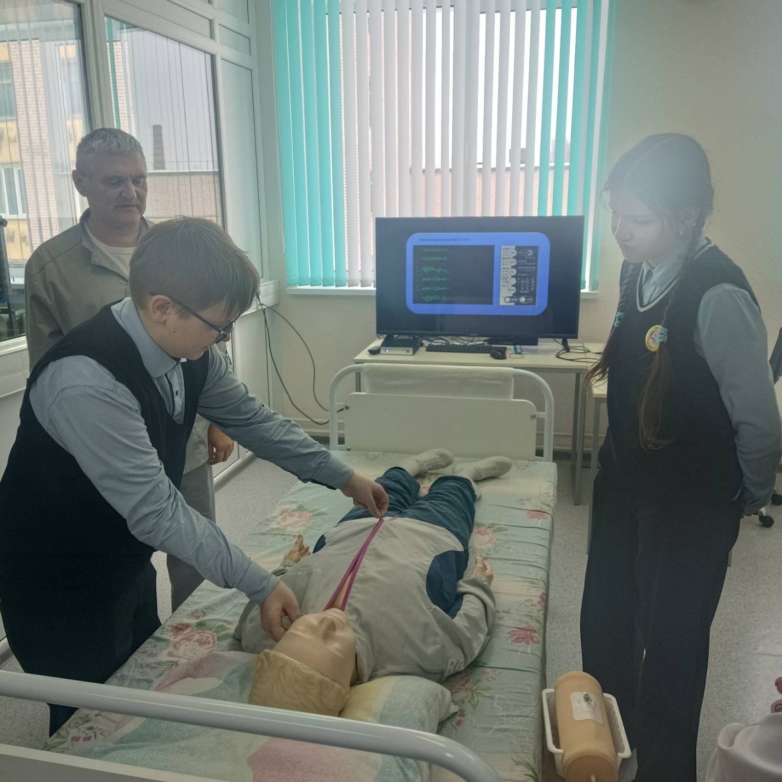 В рамках профориентации учащиеся посетили симуляционно-аттестационный центр