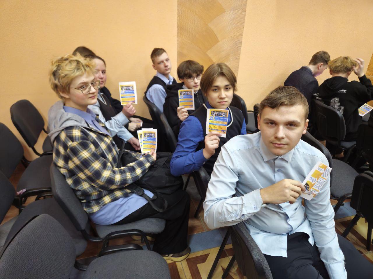 Учащиеся IX Б класса на профориентации Филиала БГТУ «ВитГТК» в Средней школе N10