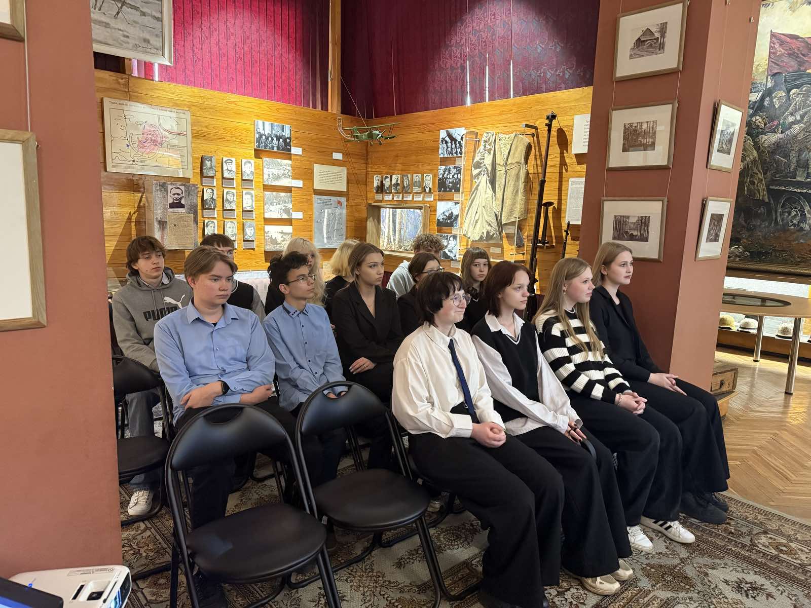 В Международный день освобождения узников фашистских концлагерей учащиеся 10 класса средней школы №30 г Витебска посетили УК «Витебский областной музей Героя Советского Союза М Ф.Шмырева» приняв участие в проведении урока «Лагеря советских военнопленных и гражданского населения на оккупированной территории Беларуси в 1941-1944 гг.»