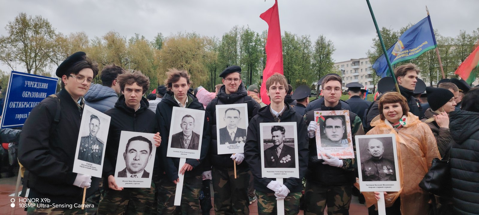 Педагоги и учащиеся школы приняли участия в праздничных мероприятиях, посвященных Дню Победы.