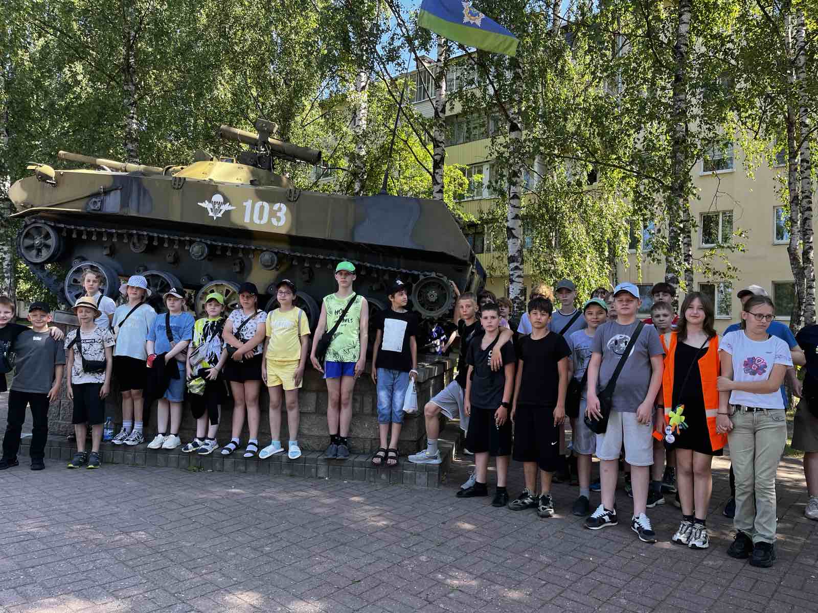 Воспитанники лагеря «Патриот» посетили войсковую часть 52287